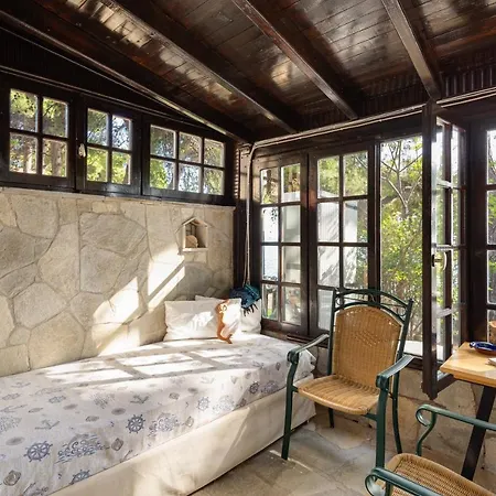Pine Cove House, Loutra